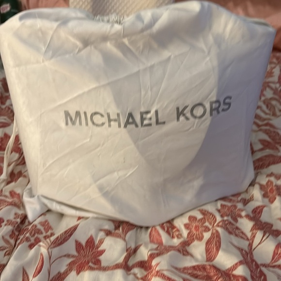 3 Michael Kors Brown and Cream bags - Picture 15 of 15